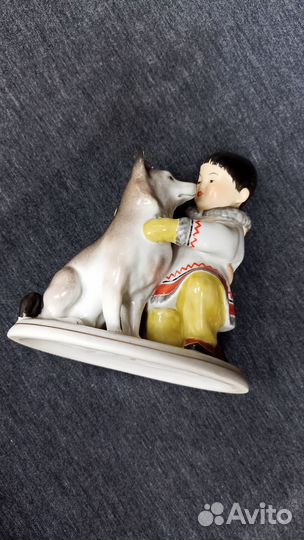 Фарфоровая Статуэтка Якут с собакой, дружба. лфз
