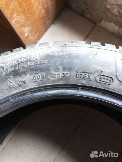 Michelin X-Ice North 4 215/55 R17 22T
