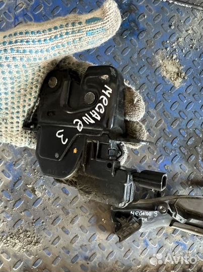 Замок крышки багажника кнопка Renault Megane 3