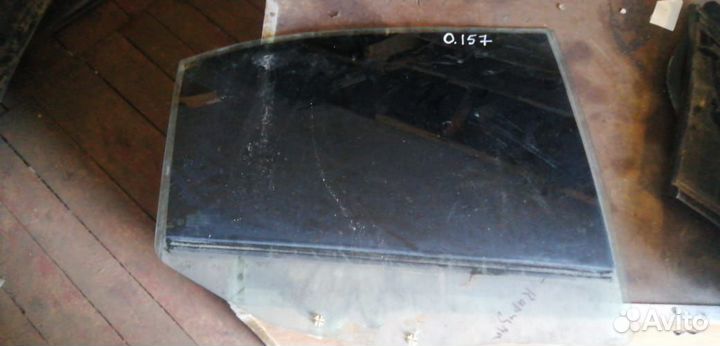 Стекло задней правой левой двери Carisma