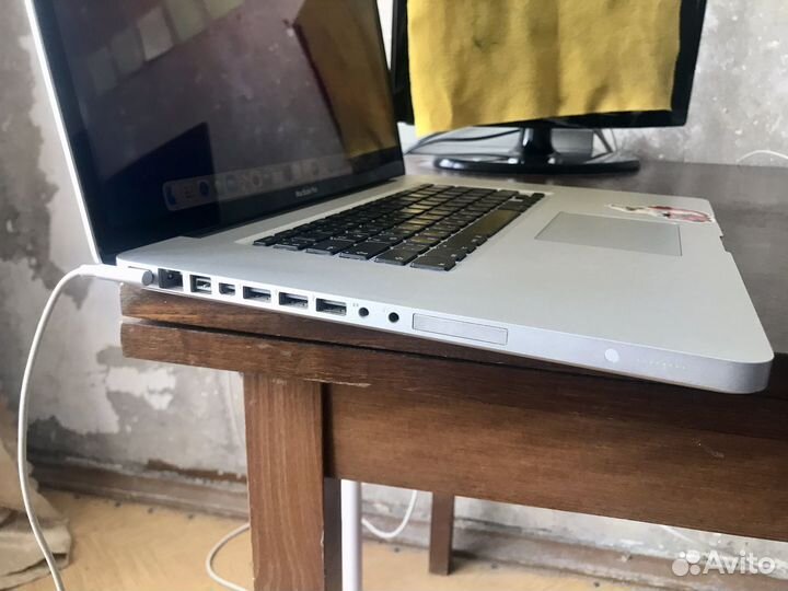 Ноутбук Apple Macbook Pro 17