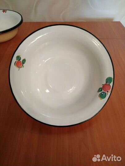 Эмалированное блюдо