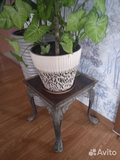 Винтажный стул с металлическим ажурным основанием