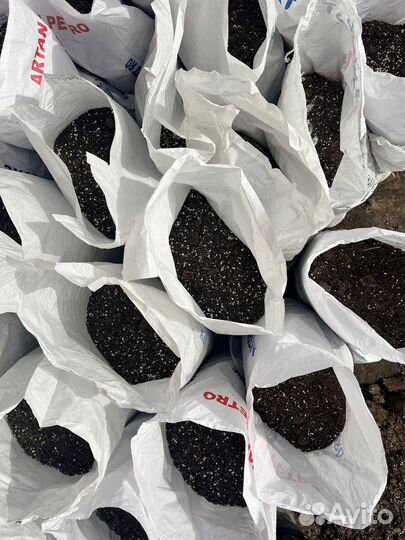 Плодородная земля с перлитом и перегноем