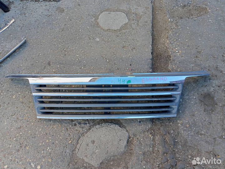 Решетка радиатора Nissan Elgrand E50