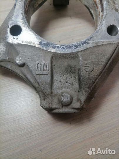 Поворотный кулак левый Chevrolet Cruze Opel Astra