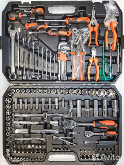 Набор инструментов, ключей в чемодане 142 шт