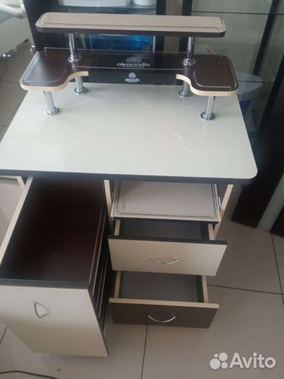 Столы для маникюра,компьютера бу