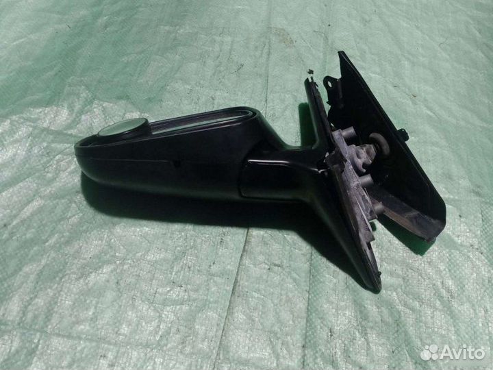 Зеркало левое Nissan Primera P10 седан 1.6 102