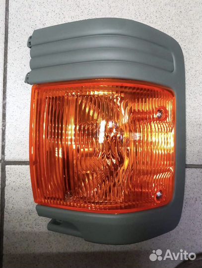 Поворотник на Mazda Bongo nissan vanette левый