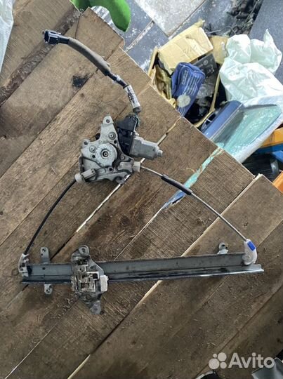 Стеклоподьемник передний Nissan Almera G15