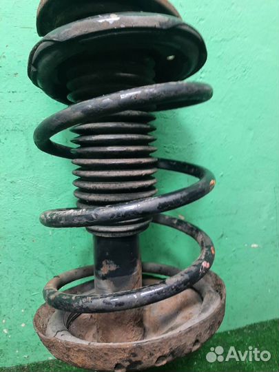 Стойка амортизатора передняя левая Subaru Foreste