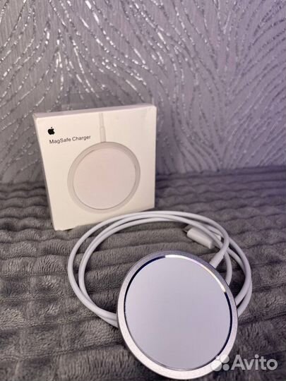 Беспроводная зарядка Apple MagSafe Charger