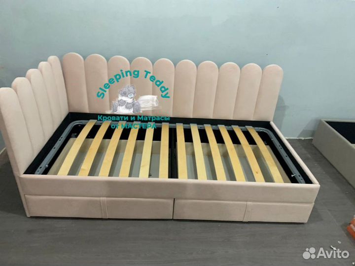 Детская кровать с ящиками