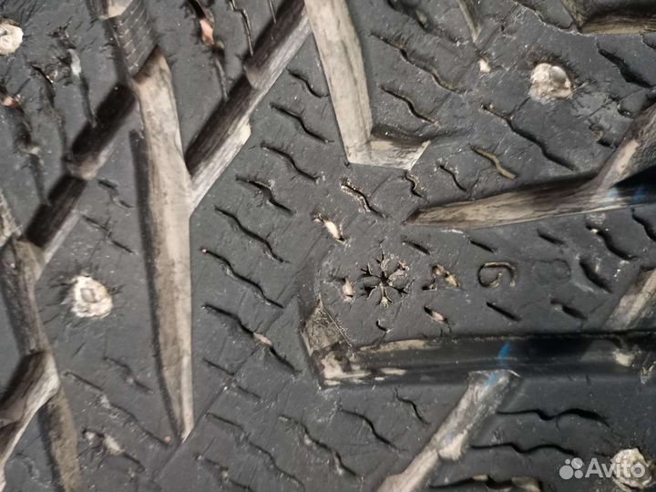 Nokian Tyres Hakkapeliitta 8 SUV 215/65 R16 102T