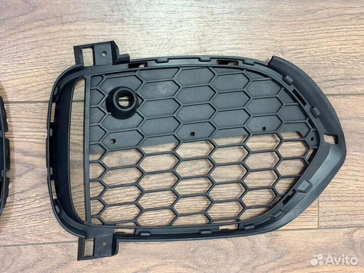 Решетки в бампер BMW F15 левая/ правая 51118053883