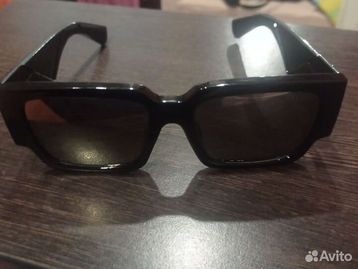 Солнечные очки prada