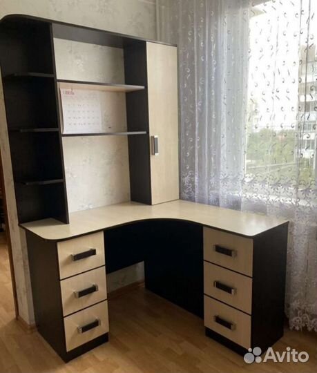 Угловой стол стенка и комод