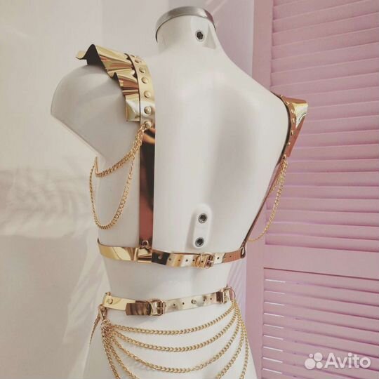 Портупея крылья золотая с цепочками из натуральной