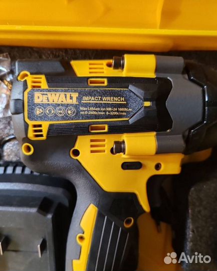 Аккумуляторный гайковерт DeWalt 800 Нм (Арт.48076)