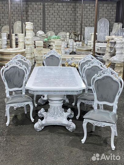 Стол и стулье 