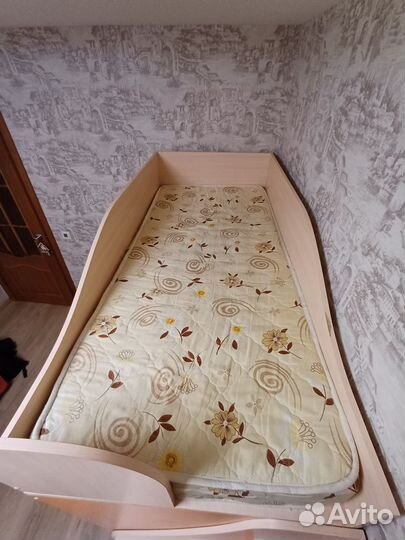 Детская двухярусная кровать