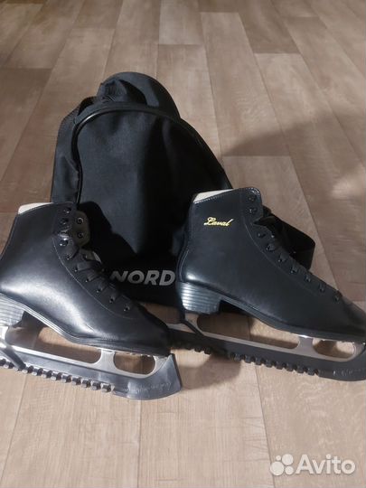 Коньки фигурные 42 размер черные