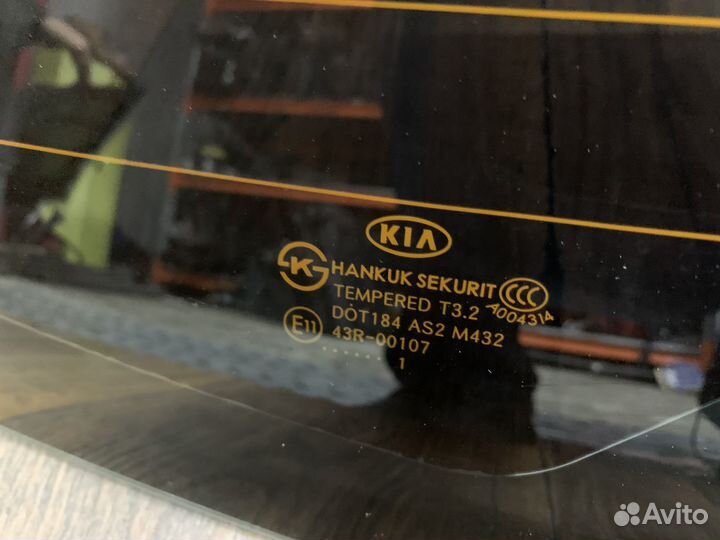 Kia Sportage Стекло заднее
