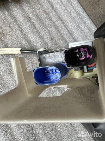 Volkswagen Touareg замок двери задней правой