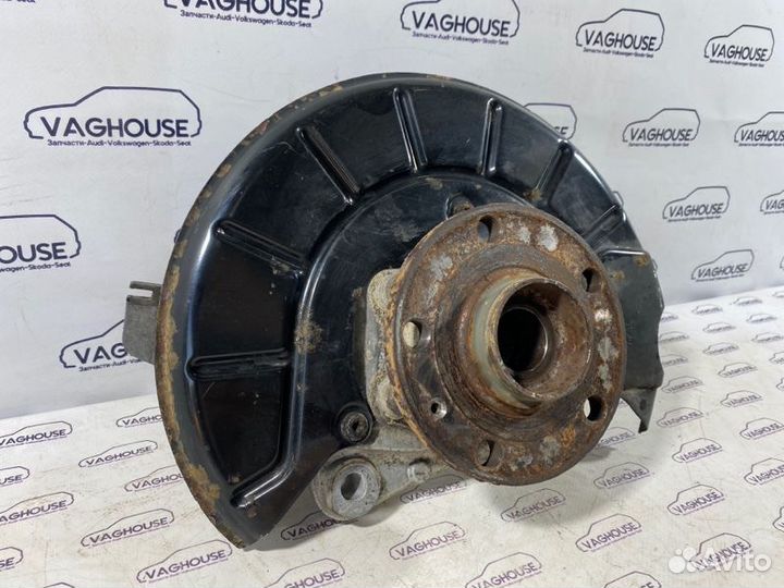 Кулак поворотный передний левый Volkswagen Passat