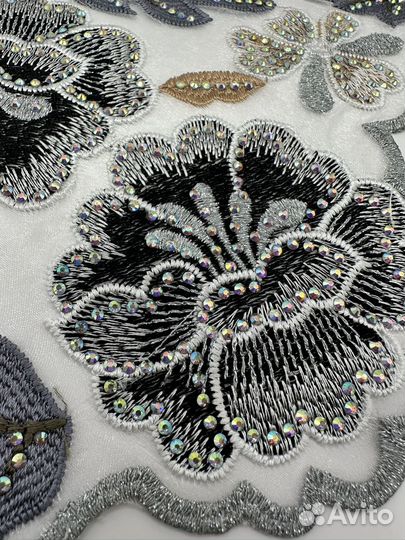 Кружево со стразами