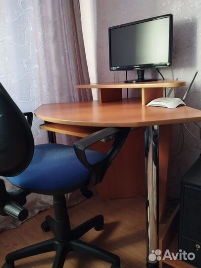 Компьютерный стол и стул