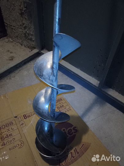 Ледобур и Ящик для зимней рыбалки алюминиевый