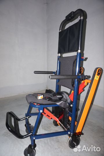 Электрический гусеничный подъемник