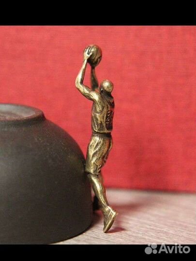 Новая миниатюрная фигурка Баскетболист