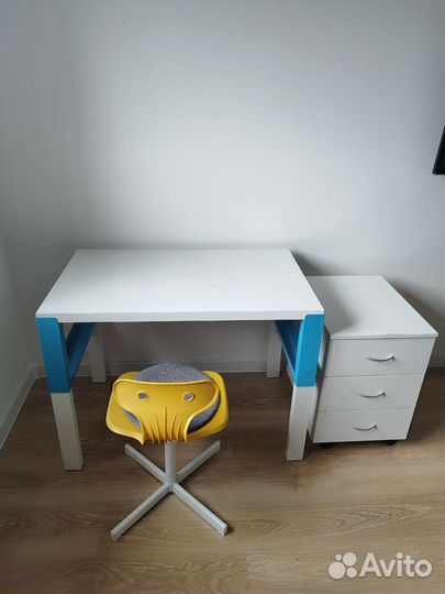 Письменный стол для школьника, стул, тумба IKEA