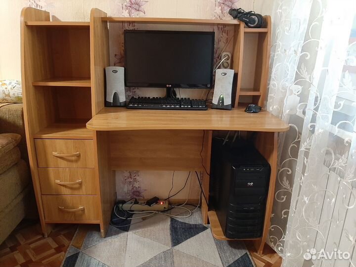 Комьютерный стол