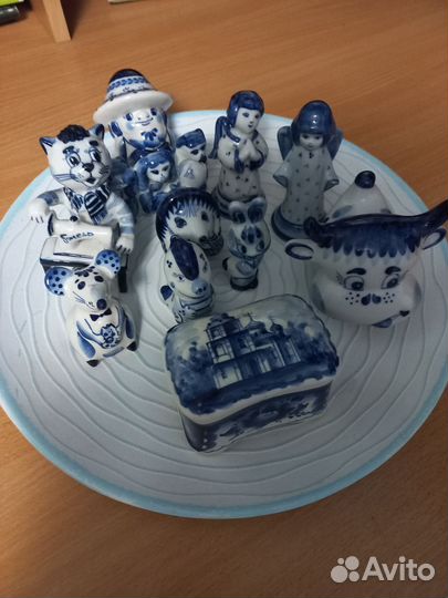 Коллекция гжелевых фигурок,шкатулка