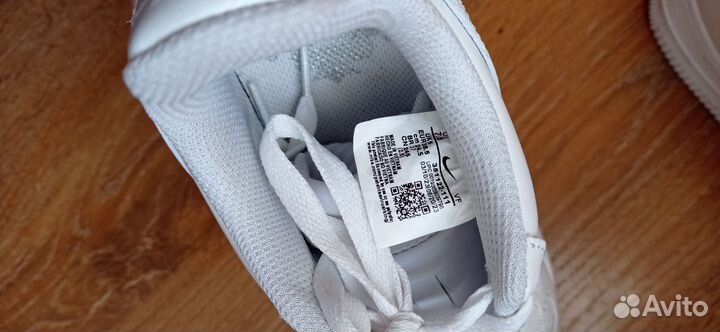 Кроссовки женские 37 размер