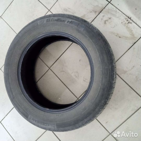 Yokohama BluEarth E51A 215/65 R17