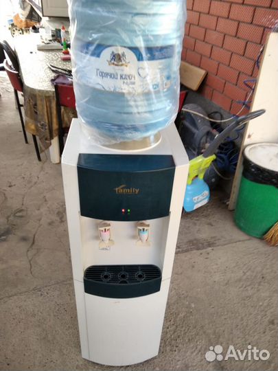 Кулер для воды напольный Family