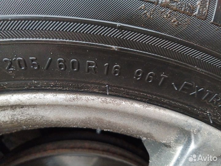 R16 Nokian Tyres Hakkapeliitta 8 205/60, PCD 5x114.3 DIA 67.1