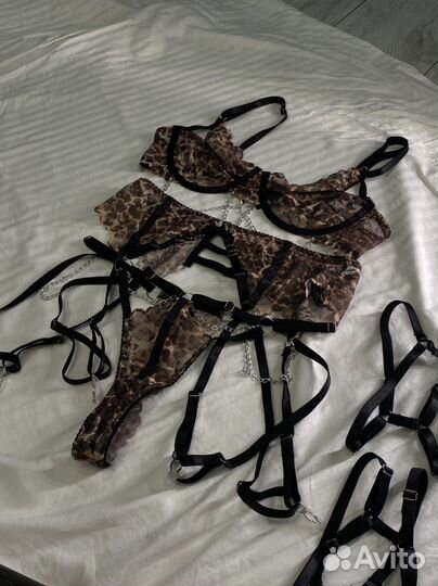 Комплект женского нижнего белья с поясом