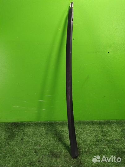 Молдинг лобового стекла правый Opel Astra J 2010