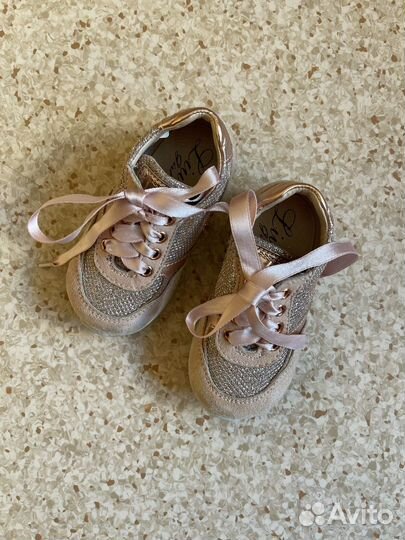 Кроссовки для девочки