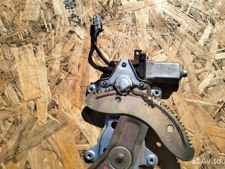 Стеклоподъемник передний левый ToyotaHiAce h100