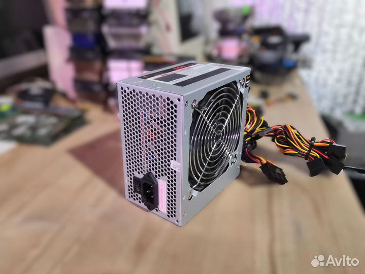 Thermaltake 500W - 20+4/4+4/6pin/3xsata/4xMolex