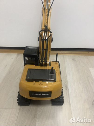 Экскаватор игрушка на пульте