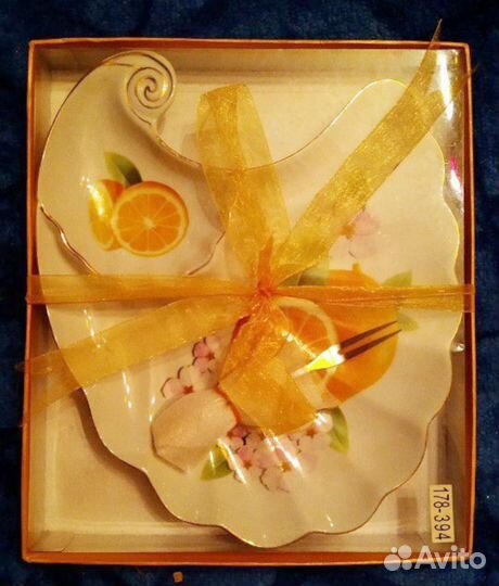 Тарелка с вилкой для лимона