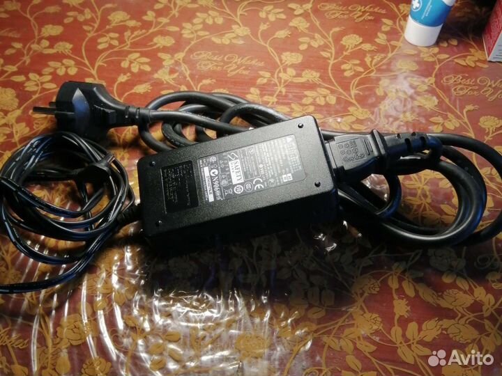 Зарядное устройство Delta Electronics eadp-18CB